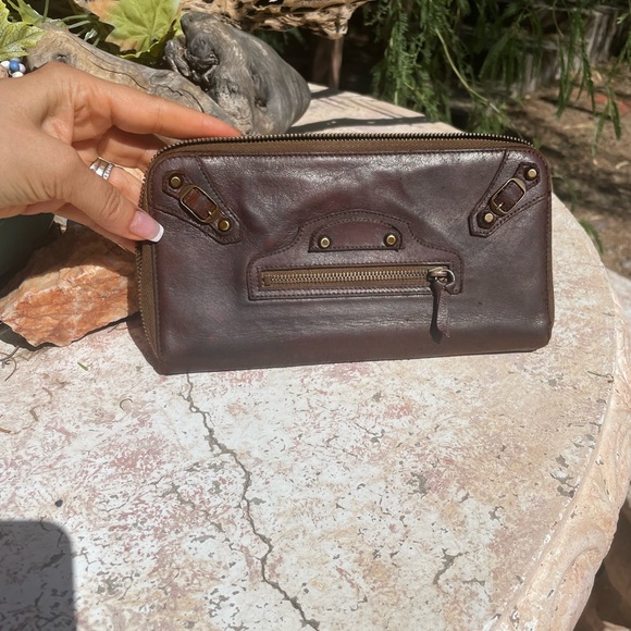 Balenciaga large zip around wallet - Picture 15 of 16